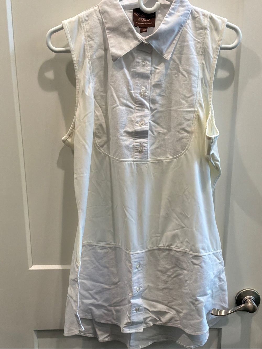 Under Cover Agent by Kathleen Kirkwood Sleeveless White Button-Front Tunic Top